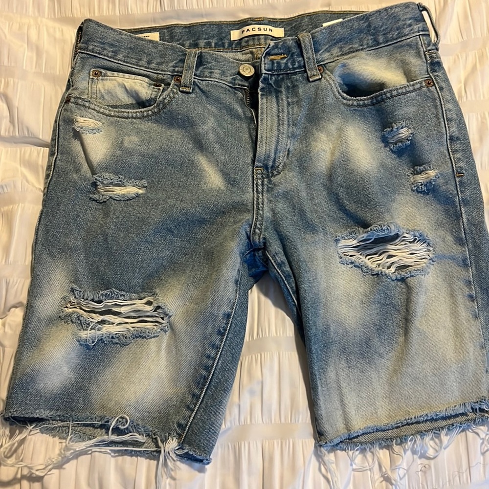 Skinny destroyed denim shorts